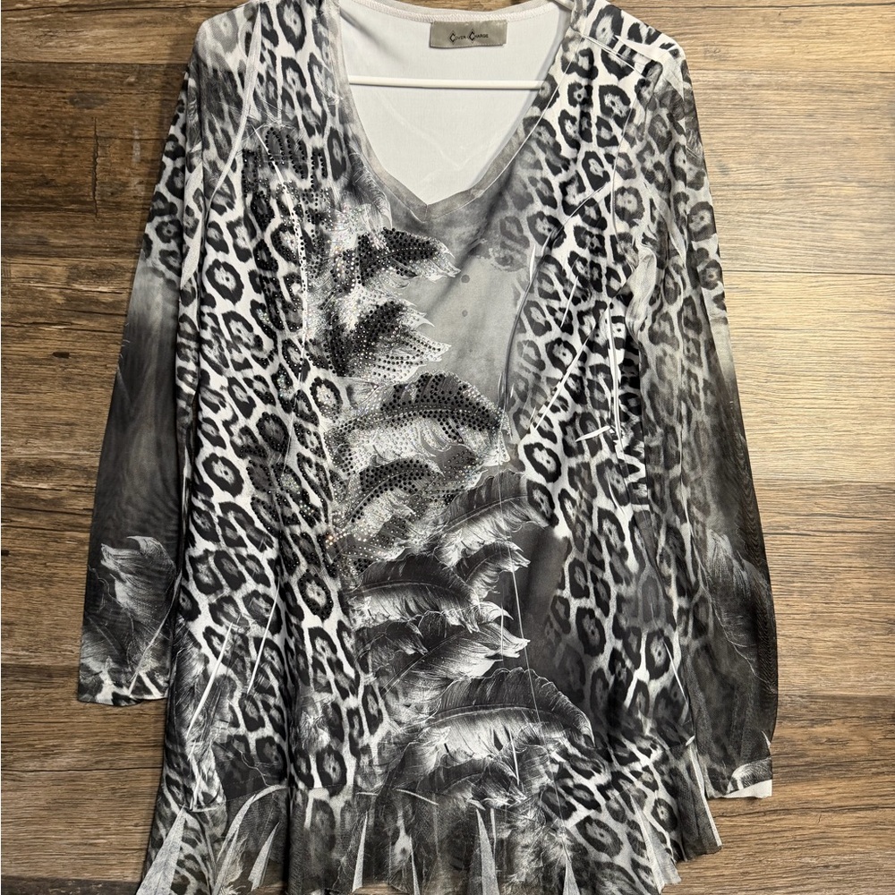 Cover Charge Elegant V-Neck Leopard Print Blouse